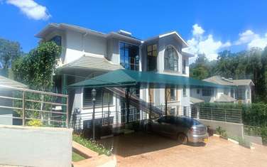 6 Bed Villa with Garden in Kyuna