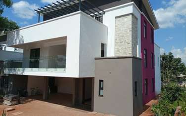 5 Bed Townhouse with En Suite in Kitisuru