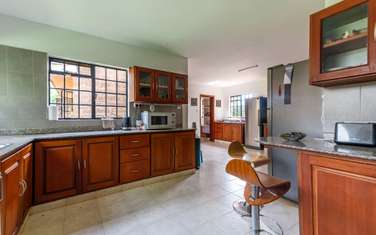 5 Bed House with En Suite in Runda