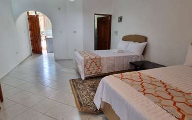 Serviced 1 Bed Apartment with En Suite at Serena