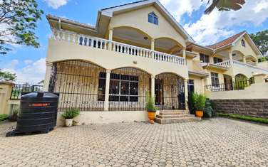 4 Bed House with En Suite in Lavington