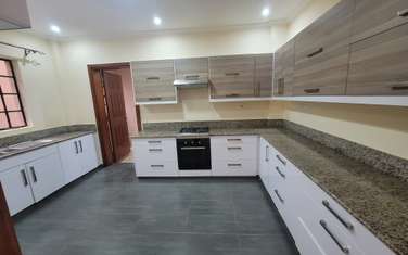 2 Bed Apartment with En Suite in Rhapta Road