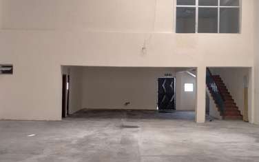 5,500 ft² Warehouse with Service Charge Included at North Airport Road