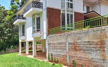 5 Bed House with Garden at Rosslyn