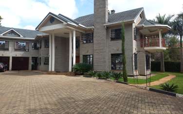 5 Bed Villa with En Suite in Runda