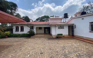 4 Bed House with En Suite in Lake View