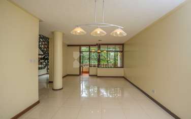 4 Bed Apartment with Swimming Pool in Riverside