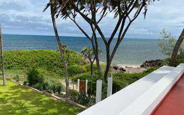 5 Bed Townhouse with En Suite at Beach