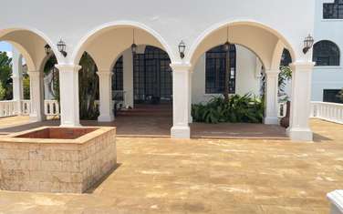 4 Bed Villa with En Suite in Nyari