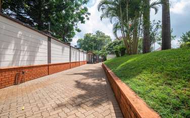 5 Bed House with En Suite at Runda
