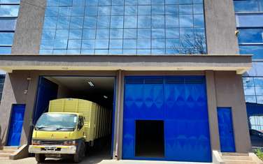 85,000 ft² Warehouse with Parking at Clesoi Road