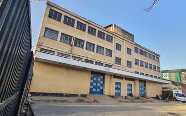 17,100 ft² Commercial Property with Backup Generator at Weruga