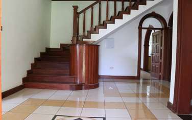 5 Bed House with Swimming Pool in Rosslyn