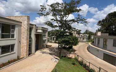 5 Bed Villa with En Suite at Karen Hardy