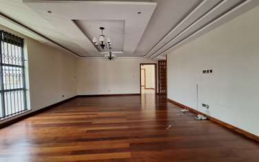 6 Bed Townhouse with Staff Quarters in Nyari