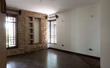 4 Bed Townhouse with En Suite in Lake View