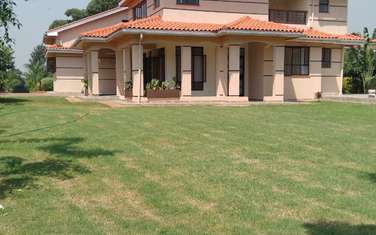 5 Bed Villa with En Suite in Runda