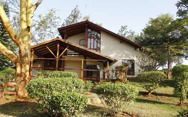 4 Bed House with En Suite in Ridgeways