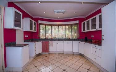 4 Bed House with En Suite in Rosslyn