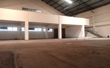 8,700 ft² Warehouse with Parking in Ruaraka