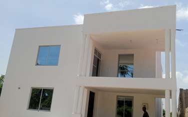 5 Bed Villa with En Suite at Bamburi