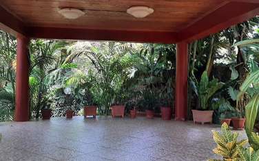 4 Bed House with Swimming Pool in Lake View