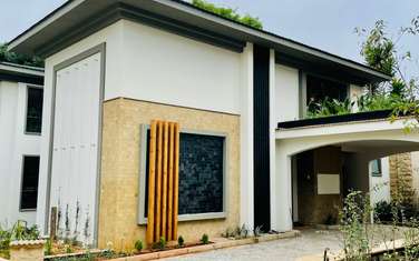 5 Bed Villa with En Suite in Lavington