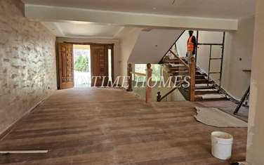 5 Bed House with En Suite in Loresho