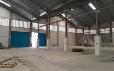 Furnished 96,000 ft² Warehouse with Service Charge Included at Refinery Road