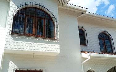 5 Bed Townhouse with Garden in Parklands