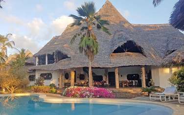 5 Bed Villa with Swimming Pool at Turtle Bay