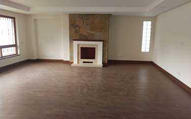 5 Bed House with En Suite in Spring Valley