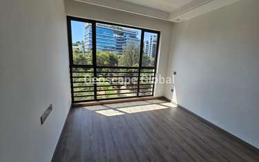 3 Bed Apartment with En Suite in Riverside