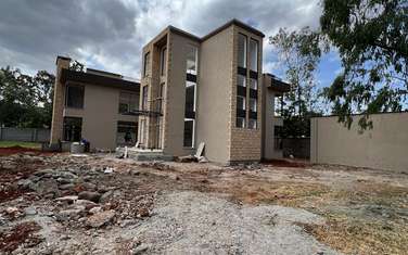 4 Bed House with En Suite at Karen Hardy