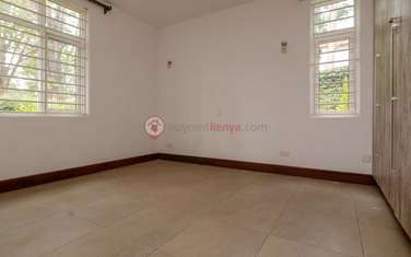 5 Bed House with Swimming Pool at Rosslyn