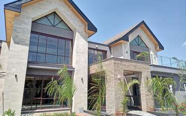 5 Bed House with En Suite at Benin Dr
