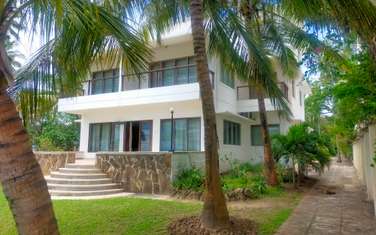 6 Bed Villa with En Suite in Bamburi