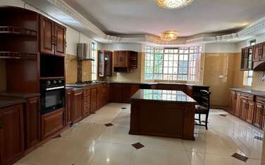 6 Bed House with En Suite in Nyari