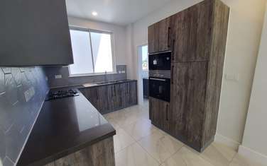 2 Bed Apartment with En Suite in Rhapta Road