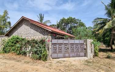 2 Bed House with En Suite at Bomani