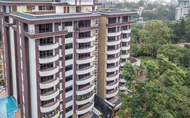 3 Bed Apartment with En Suite in Riverside