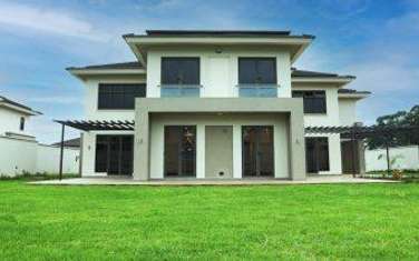 5 Bed Townhouse with En Suite in Karen