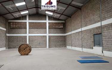 5,000 ft² Warehouse with Parking in Industrial Area