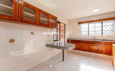 3 Bed Apartment with En Suite in Brookside
