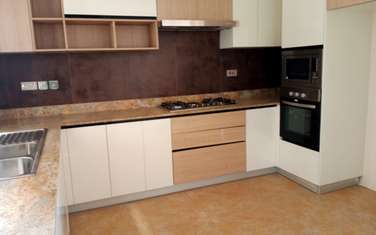 3 Bed Apartment with En Suite in Riverside