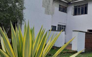 500 ft² Commercial Property with Service Charge Included at Karen