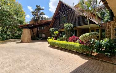 5 Bed House with En Suite in Lake View