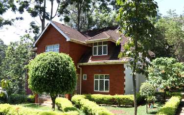 5 Bed House with Swimming Pool in Rosslyn