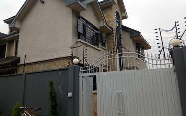 5 Bed Townhouse with En Suite at Varsityville
