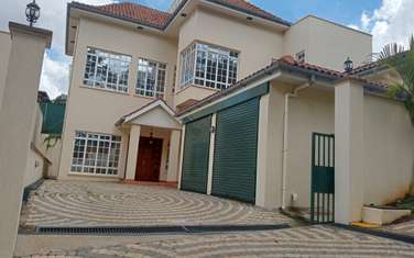 4 Bed Townhouse with En Suite at Lolesho